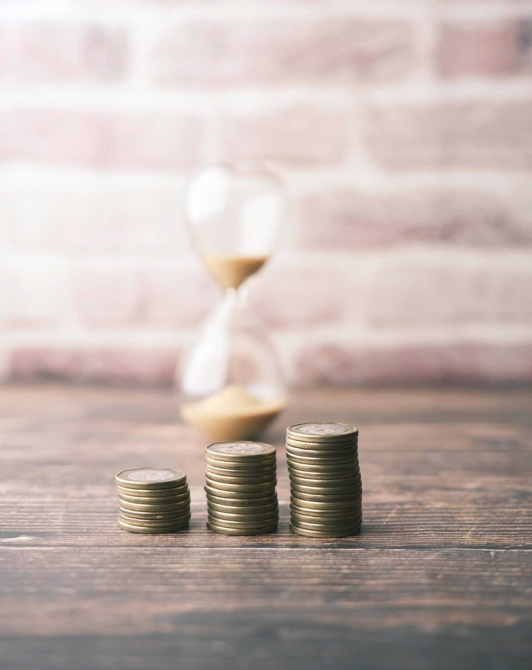 PEA ou assurance-vie : quelle enveloppe choisir pour investir ?